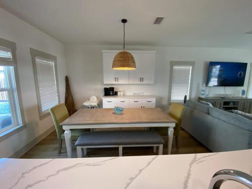 FREE Heated Pool! Sleeps 14 with Game Room! Close to Pier Park, Beaches & 30A! photo 21