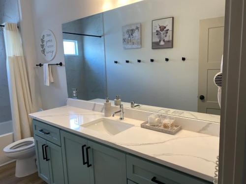 FREE Heated Pool! Sleeps 14 with Game Room! Close to Pier Park, Beaches & 30A! photo 64