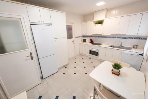 2 Bedroom Apartment by Guadalquivir River