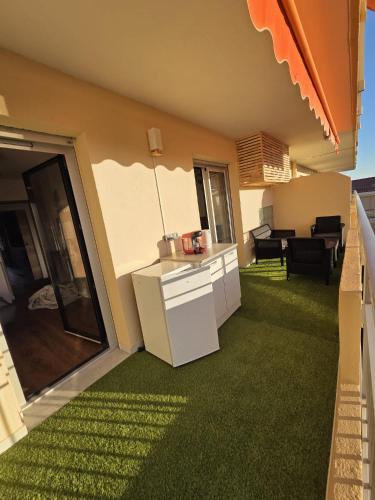 Suite indépendante rénovée avec terrasse au calme photo 5