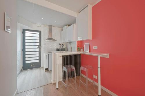 Cosy street level studio for 3