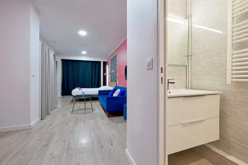 Cosy street level studio for 3