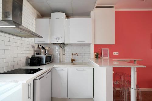 Cosy street level studio for 3