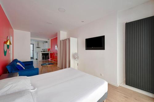 Cosy street level studio for 3