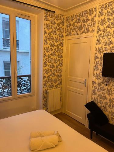BLACK & WHITE - CHIC & PETIT MAISON- Pigalle 9eme