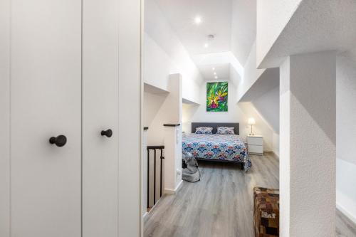 a bedroom with a bed and a painting on the wall at Ferienwohnung Casa Marco 1 in Grenzach-Wyhlen
