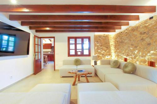 Finca Casou Pollensa Spacious Countryside Retreat With Pool For Multi-Family Stays