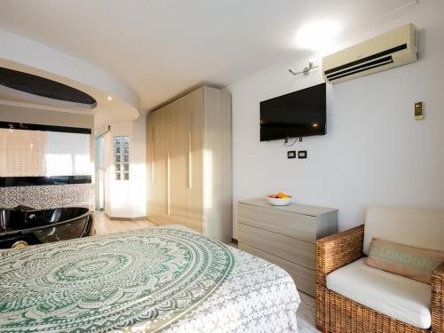 204 Atalaya 2 bedrooms, sea view, private parking