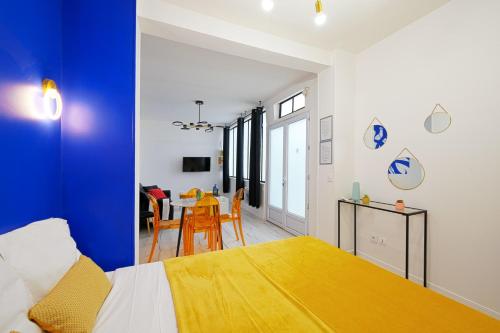 Modern Large Studio Apartment for 3