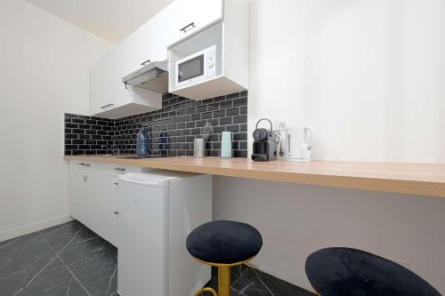 Modern Large Studio Apartment for 3