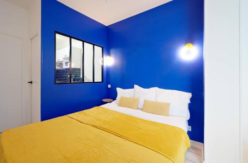 Modern Large Studio Apartment for 3