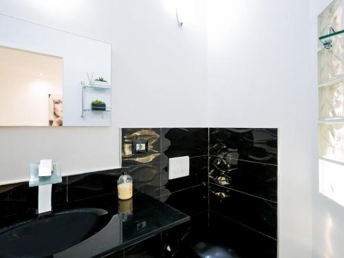 204 Atalaya 2 bedrooms, sea view, private parking