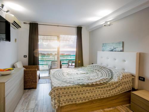 204 Atalaya 2 bedrooms, sea view, private parking