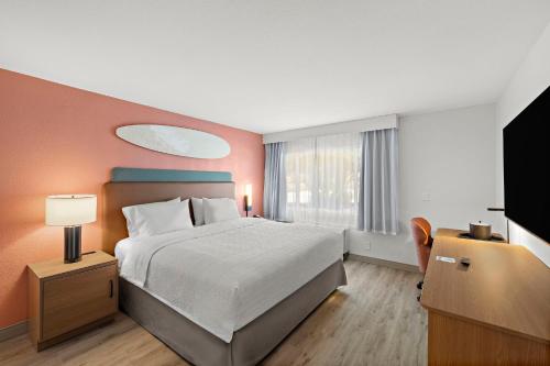a hotel room with a large bed and a mirror at Hampton Inn San Simeon Cambria in San Simeon