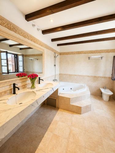 a bathroom with a tub and a sink and a toilet at Hotel Restaurante Plati in Villarcayo