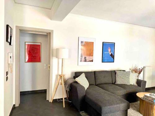 Bright modern central 2bd acropolis side view