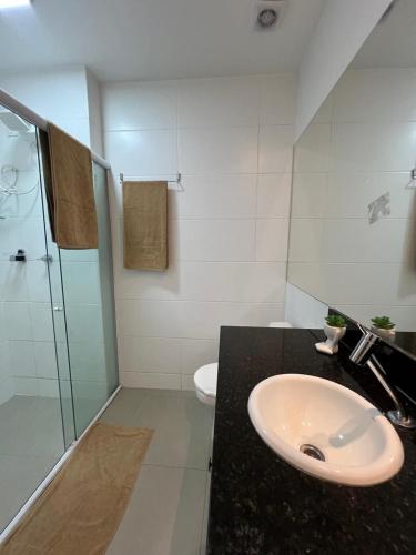a bathroom with a sink and a shower and a toilet at WestFit - Barreto - 709 in Mossoró