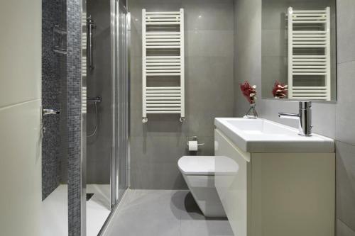 Kúpeľňa v ubytovaní Hika Mika Apartment by FeelFree Rentals