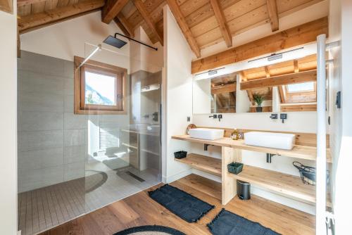 a bathroom with two sinks and a shower at Malago in Le Monêtier-les-Bains