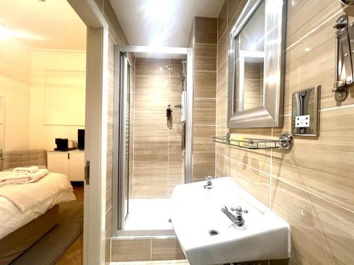 a bathroom with a sink and a shower at 'Maisie' in ApartNest Auchterarder in Auchterarder