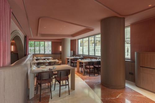 Hotel Palacio Bellas Artes San Sebastian, Curio Collection by Hilton
