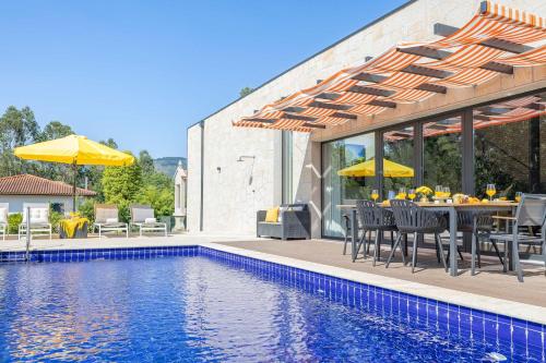 Agra Country House with Pool by Portugal Active