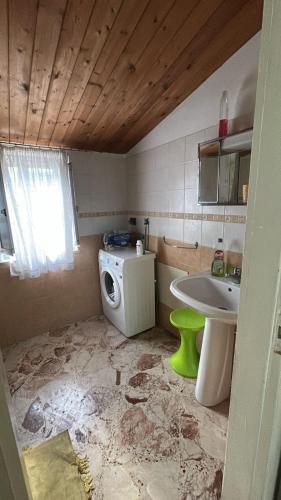 a bathroom with a sink and a washing machine at Casa sole Sicilia in Alcamo