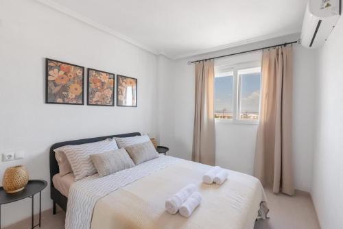 2BDR Apt with Pool Stunning Sunset 300m Beach