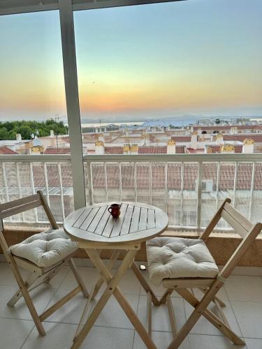 2BDR Apt with Pool Stunning Sunset 300m Beach