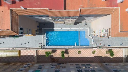 2BDR Apt with Pool Stunning Sunset 300m Beach