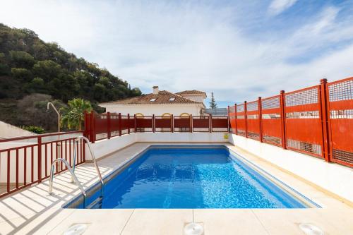 Central apartment with pool