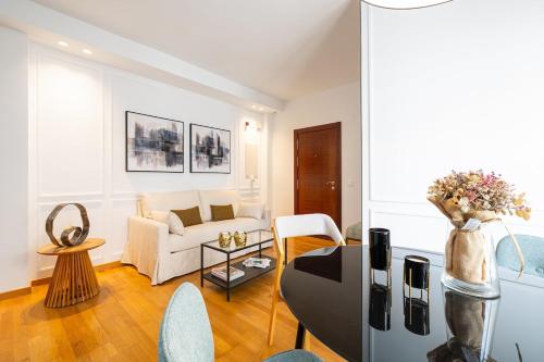 Central apartment with pool