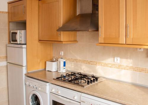 Charming Apartment in Albufeira with Shared Pool
