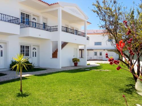 Charming Apartment in Albufeira - 60 m² with pool & view