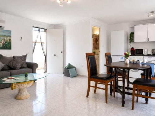 Townhouse with shared pool