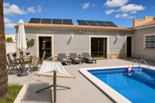 Townhouse with shared pool