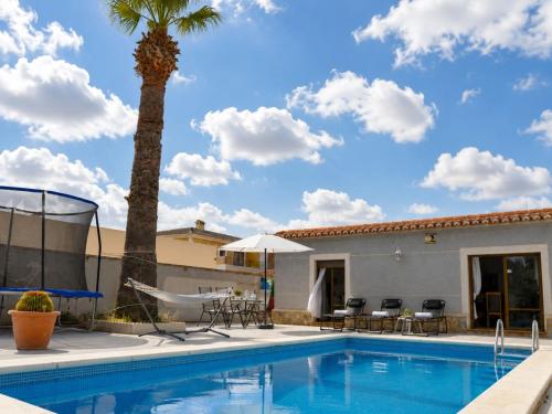 Townhouse with shared pool