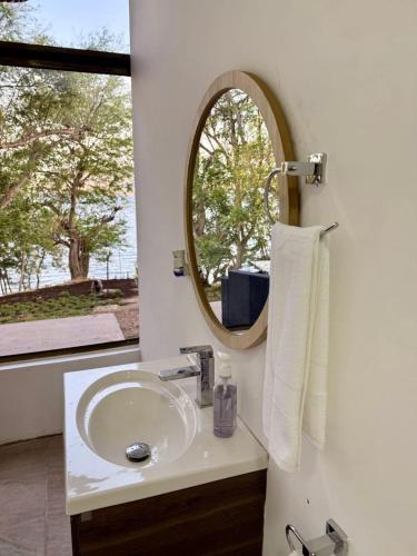 a bathroom with a sink and a mirror at Casa Bambú Hotel in Masaya