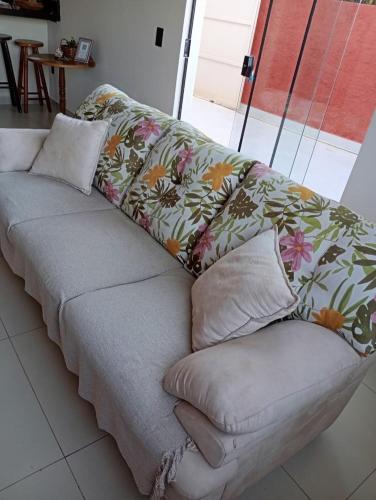 a couch with pillows on it in a living room at Casa da Serra in Serra Negra
