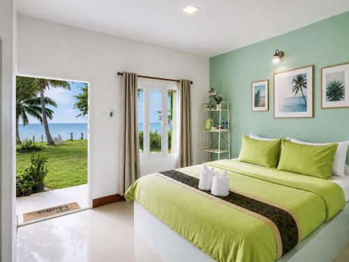 a bedroom with a bed with a view of the ocean at Ava Beach Pakbara in Ban Pak Ba Ra