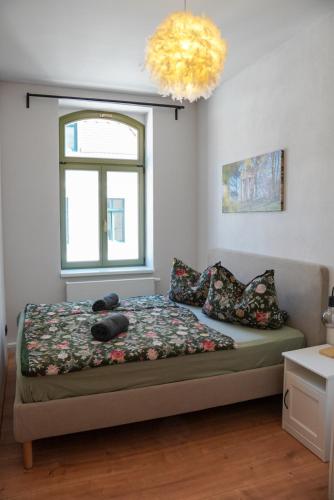 a bedroom with a bed and a window at Altstadtquartier Grimma in Grimma