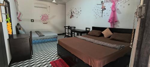 a bedroom with a bed in a room with at Nilaveli Beach Rooms in Nilaveli