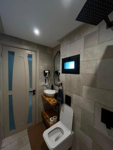a bathroom with a toilet and a sink at appartemment essaouira in Essaouira