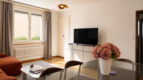 Acacia Suite Bright 3-Room Apartment