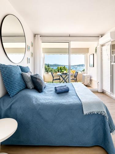 a bedroom with a large bed and a large mirror at Studio avec vue mer et terrasse in La Seyne-sur-Mer