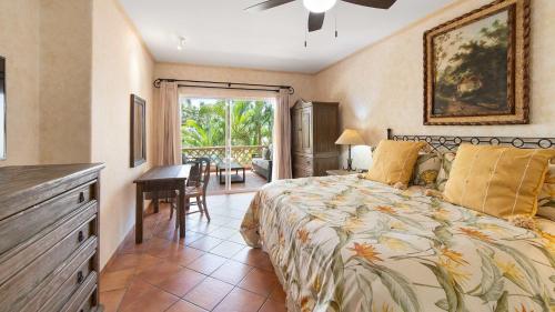 a bedroom with a bed and a desk and a window at Las Mañanitas LM C208 in San José del Cabo