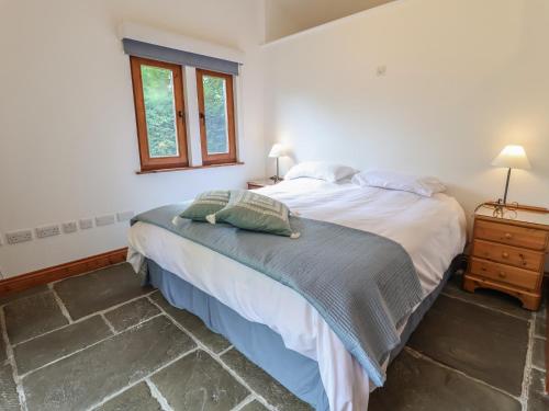 a bedroom with a bed and a window at Owl Cottage in Woodbridge
