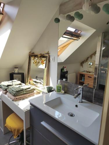 a bathroom with a sink and a mirror at Séjour près de Bayeux avec Massages et repas en options in Tilly-sur-Seulles