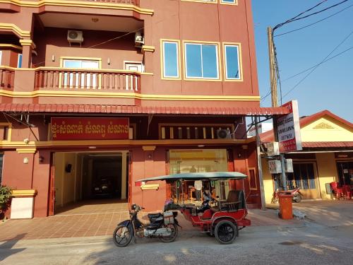 Edificio en el que se encuentra el hostal o pensión