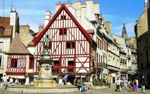 PatioNé dans Centre de Dijon